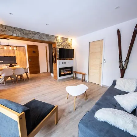 Superbe Vue, Acces Skis Aux Pieds, Tres Agreable *