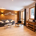 Superbe Vue, Acces Skis Aux Pieds, Tres Agreable Courchevel